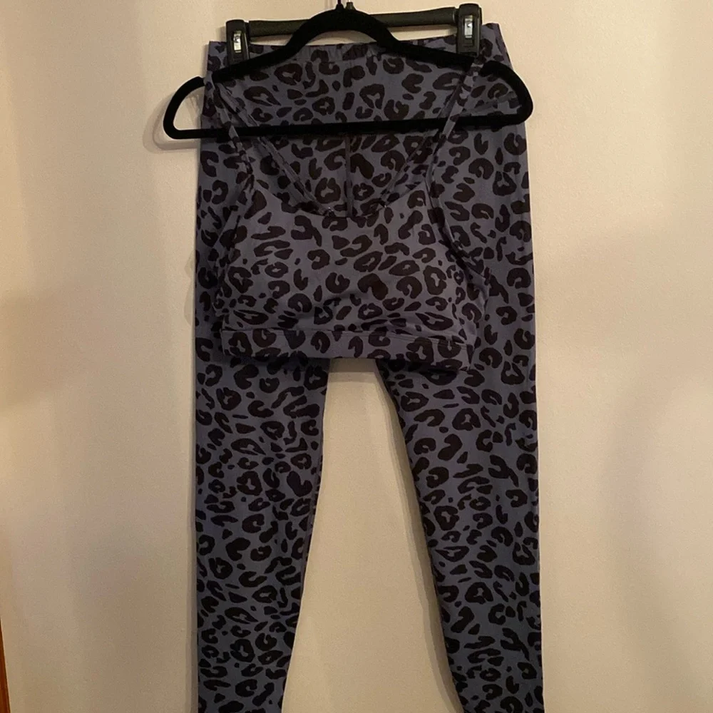 Unbranded, Women's Two-Piece, Leopard Print Sports Bra & Legging, Size: XL - Picture 1 of 11